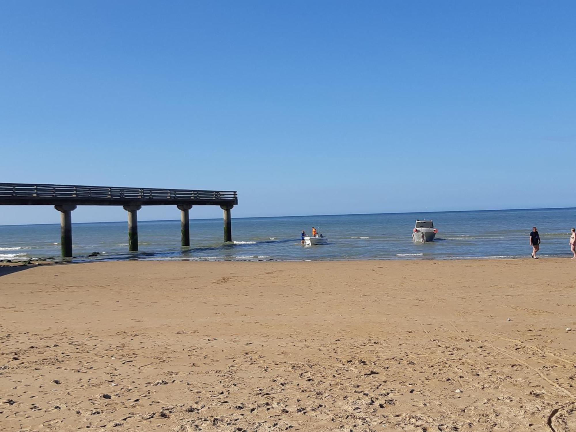 Le So Art, Grande Maison 4 Chambres, Terrain De Petanque, Grand Jardin Clos, Flipper, Babyfoot, Jeux Arcade, Ping Pong,1 Km Mer, Proche Golf, Port En Bessin, Bayeux Et Plages Du Debarquement, Adaptee Enfants Commes Exteriör bild