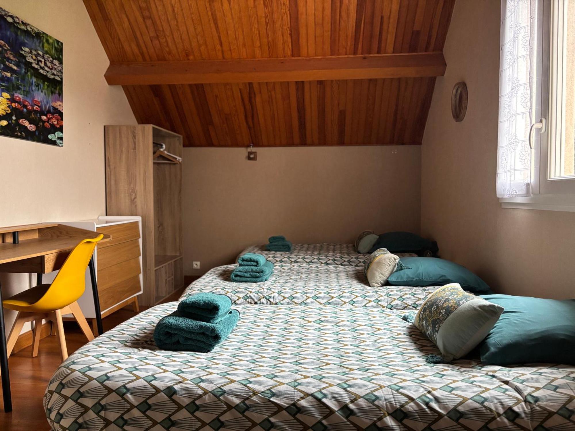 Le So Art, Grande Maison 4 Chambres, Terrain De Petanque, Grand Jardin Clos, Flipper, Babyfoot, Jeux Arcade, Ping Pong,1 Km Mer, Proche Golf, Port En Bessin, Bayeux Et Plages Du Debarquement, Adaptee Enfants Commes Exteriör bild