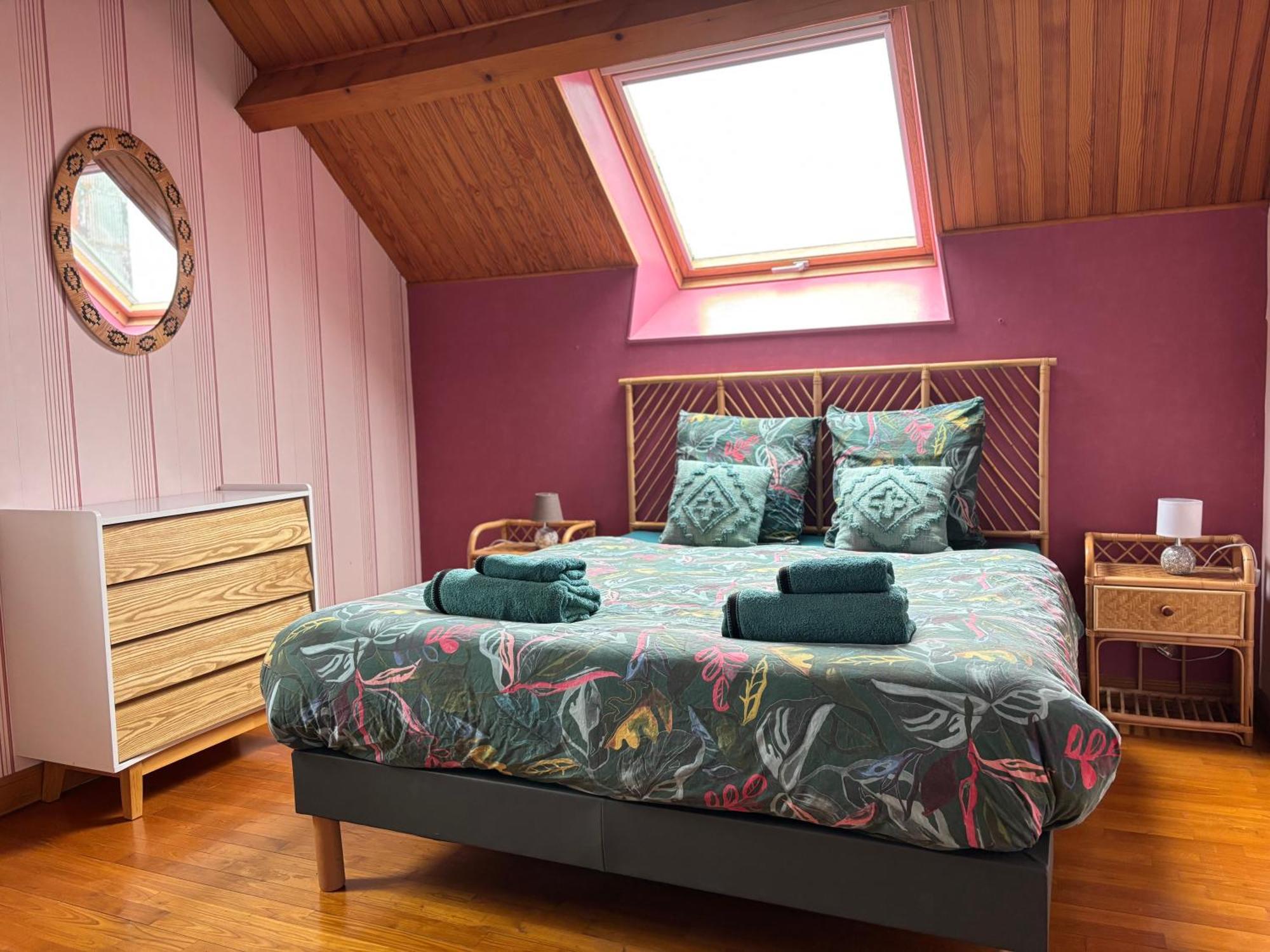 Le So Art, Grande Maison 4 Chambres, Terrain De Petanque, Grand Jardin Clos, Flipper, Babyfoot, Jeux Arcade, Ping Pong,1 Km Mer, Proche Golf, Port En Bessin, Bayeux Et Plages Du Debarquement, Adaptee Enfants Commes Exteriör bild