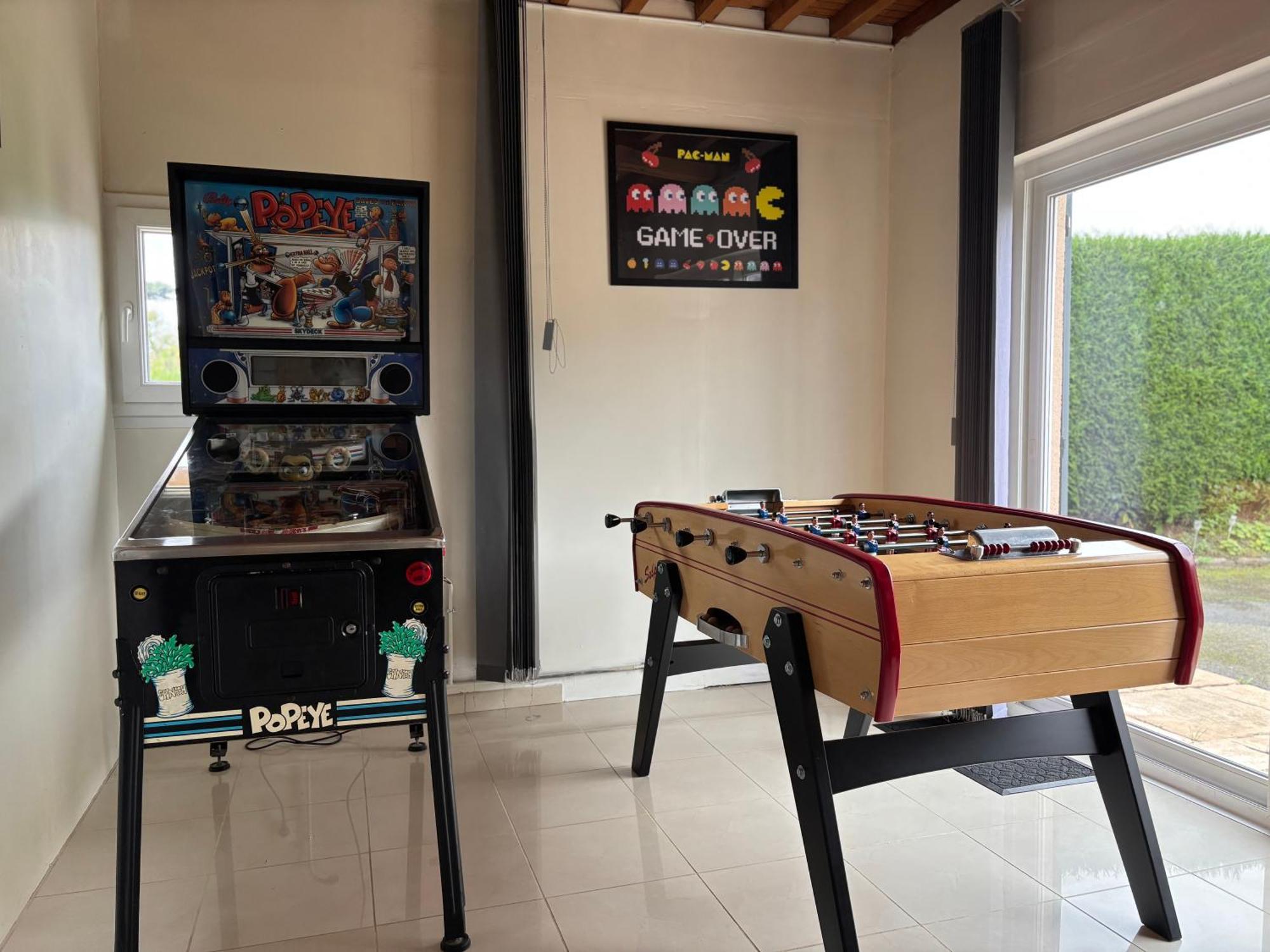 Le So Art, Grande Maison 4 Chambres, Terrain De Petanque, Grand Jardin Clos, Flipper, Babyfoot, Jeux Arcade, Ping Pong,1 Km Mer, Proche Golf, Port En Bessin, Bayeux Et Plages Du Debarquement, Adaptee Enfants Commes Exteriör bild
