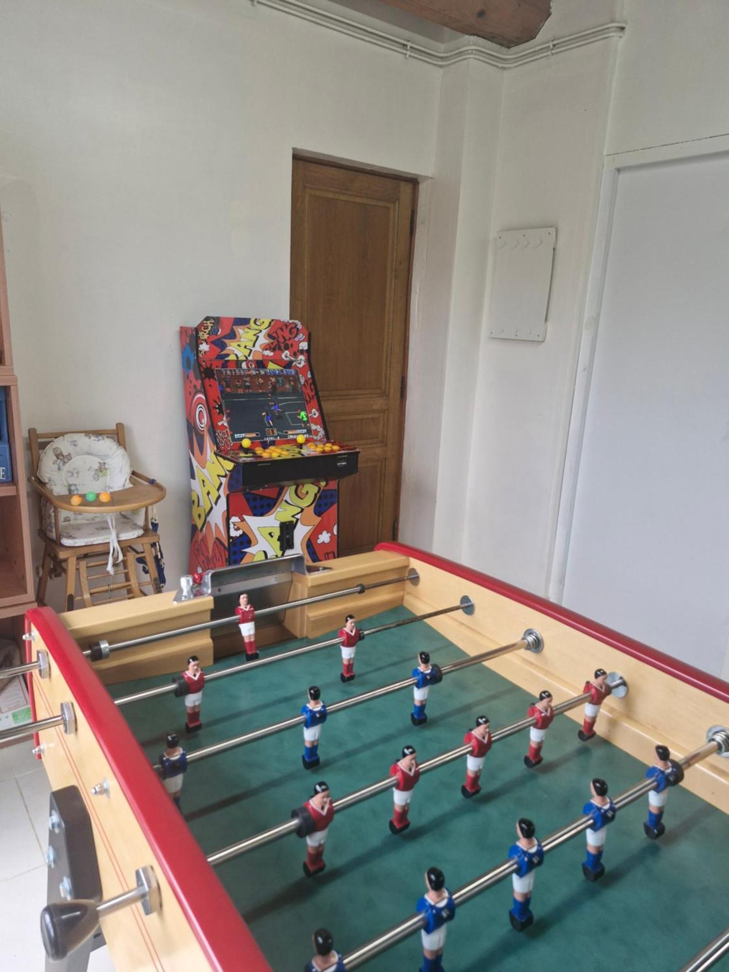 Le So Art, Grande Maison 4 Chambres, Terrain De Petanque, Grand Jardin Clos, Flipper, Babyfoot, Jeux Arcade, Ping Pong,1 Km Mer, Proche Golf, Port En Bessin, Bayeux Et Plages Du Debarquement, Adaptee Enfants Commes Exteriör bild